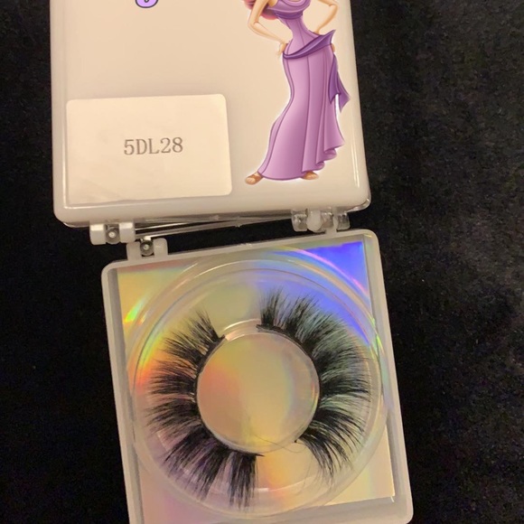 Lashes - Picture 4 of 4